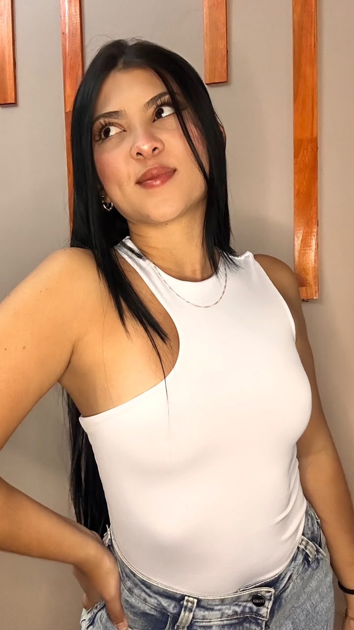 Body blanco Alenica en modelo